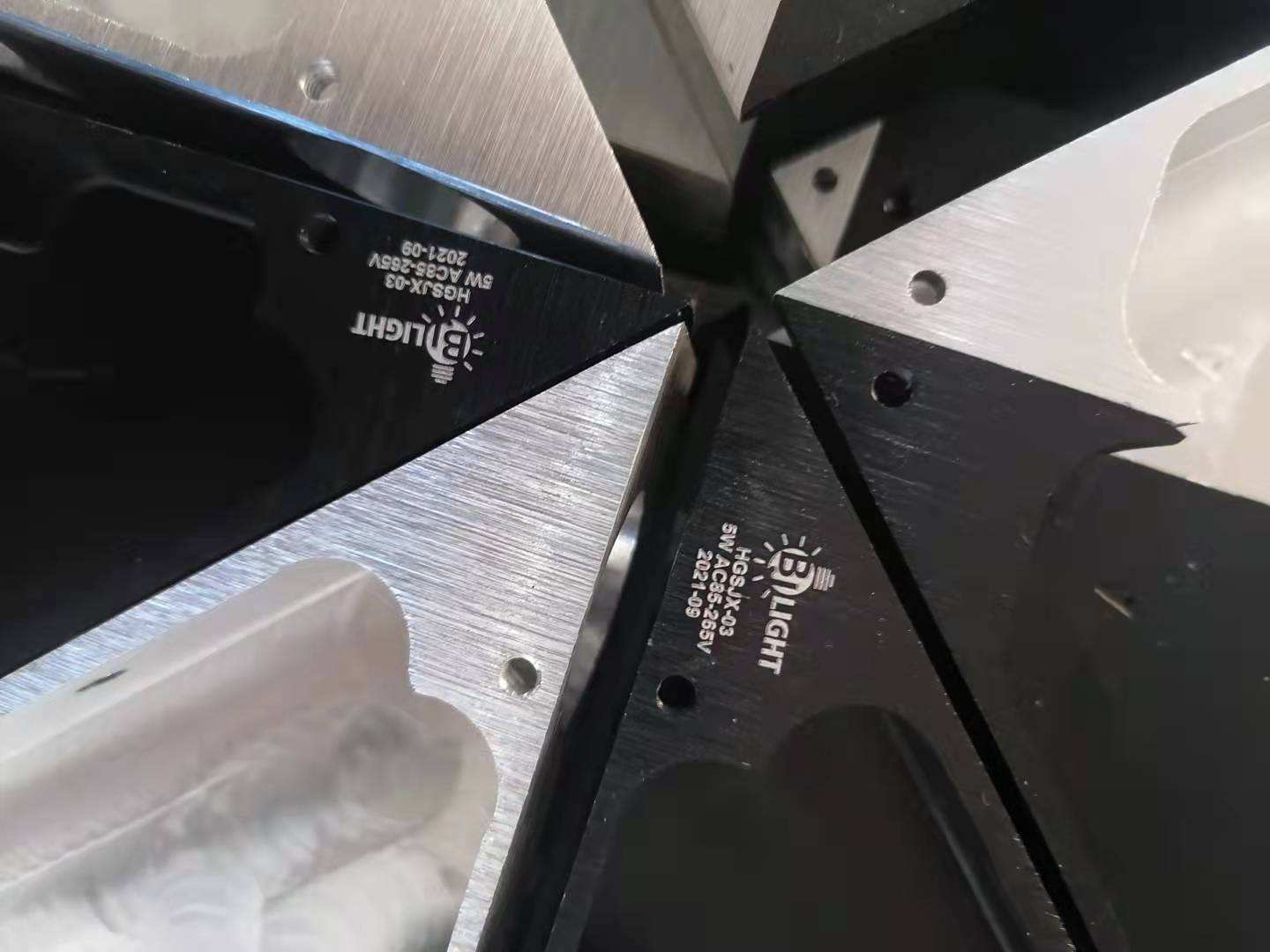 Factory supply LED large triangle wall lamp 5W aluminum corridor light KTV bedroom living room background wall decoration lamp