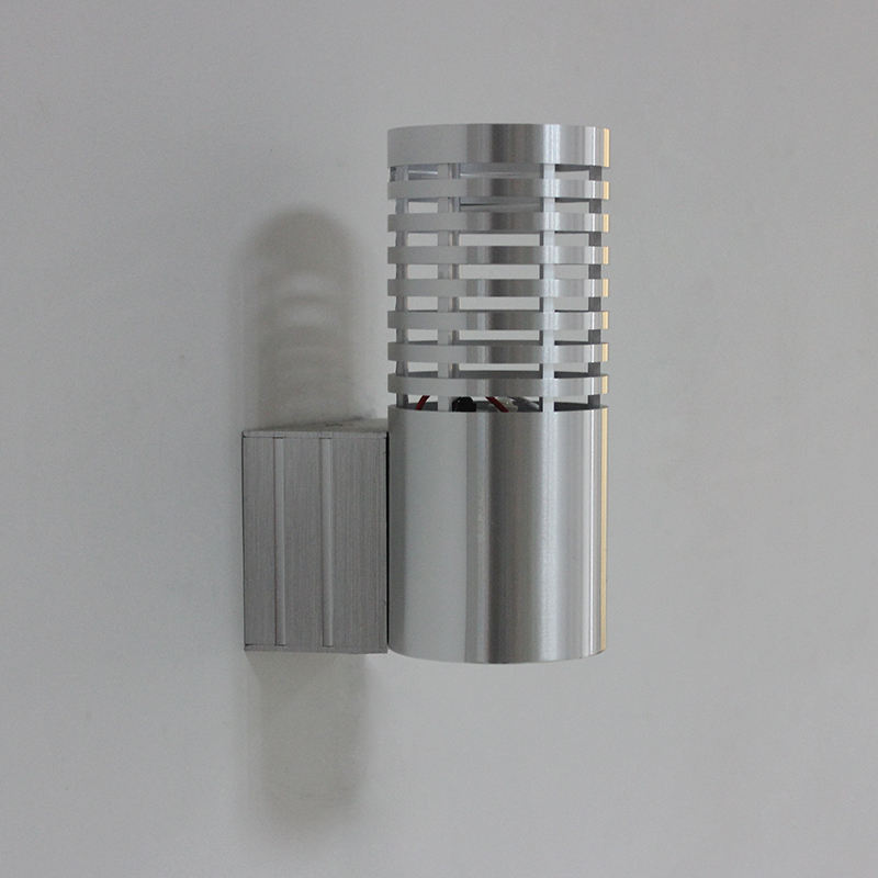 Aluminum wall lamp