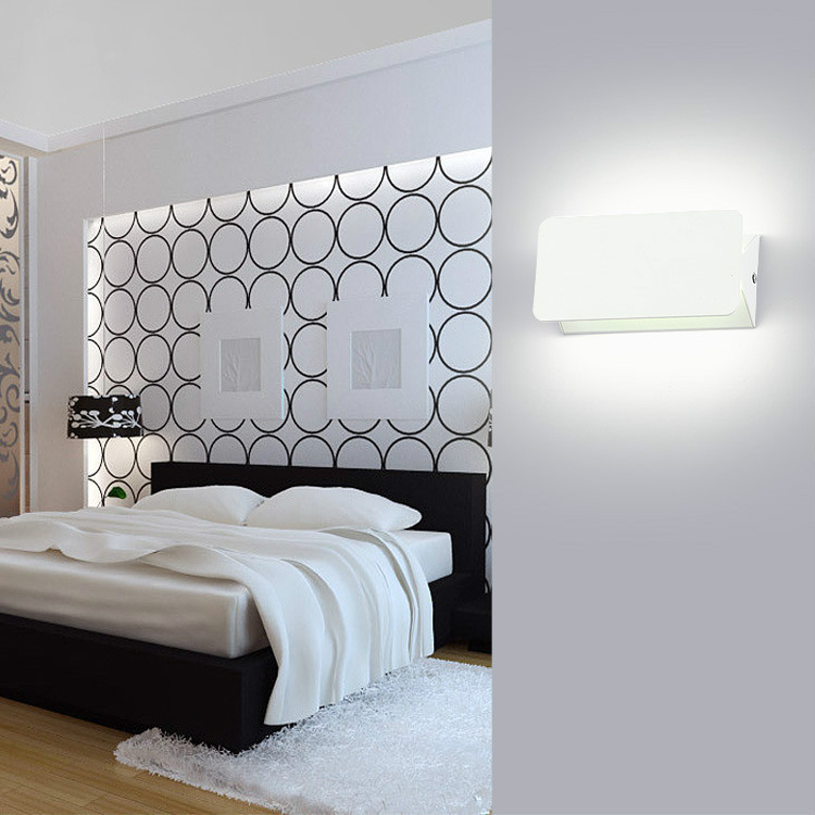 Rotatable wall lamp