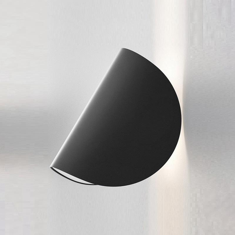 Rotatable wall lamp