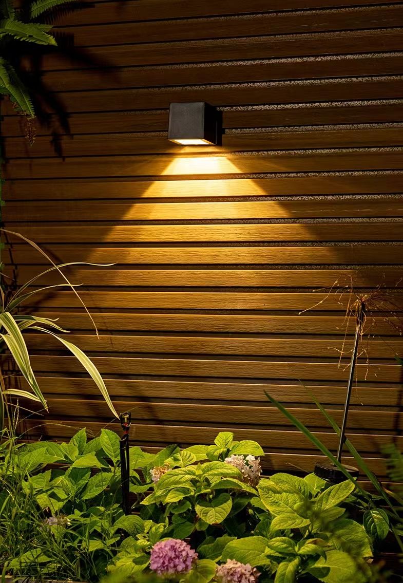 Solar Wall Outdoor Garden Home Wall Lamp Waterproof Up and Down Lighting Lamp Villa Decorative Garden Wall Lamp