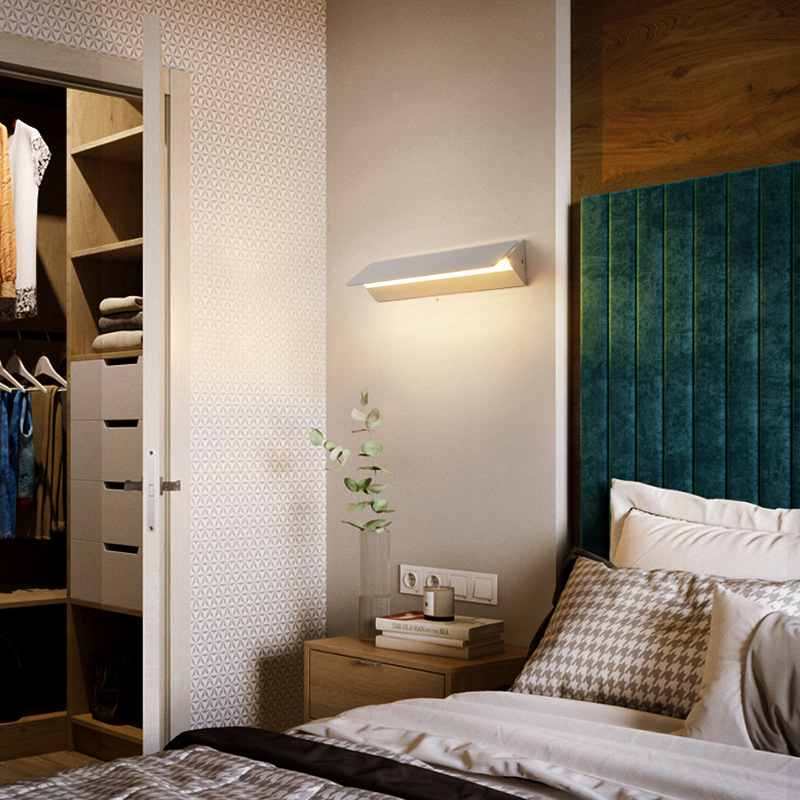 Rotatable wall lamp