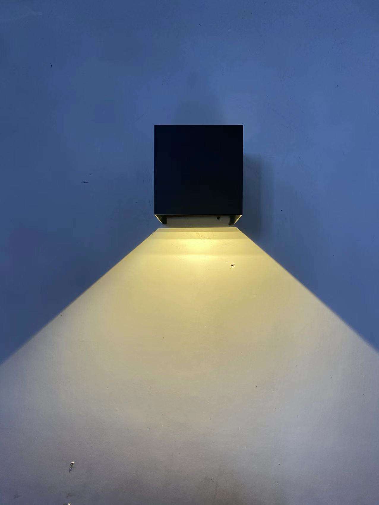 Outdoor Waterproof Ip65 Square Black White 20w Modern Led Wall Lamps for Garden