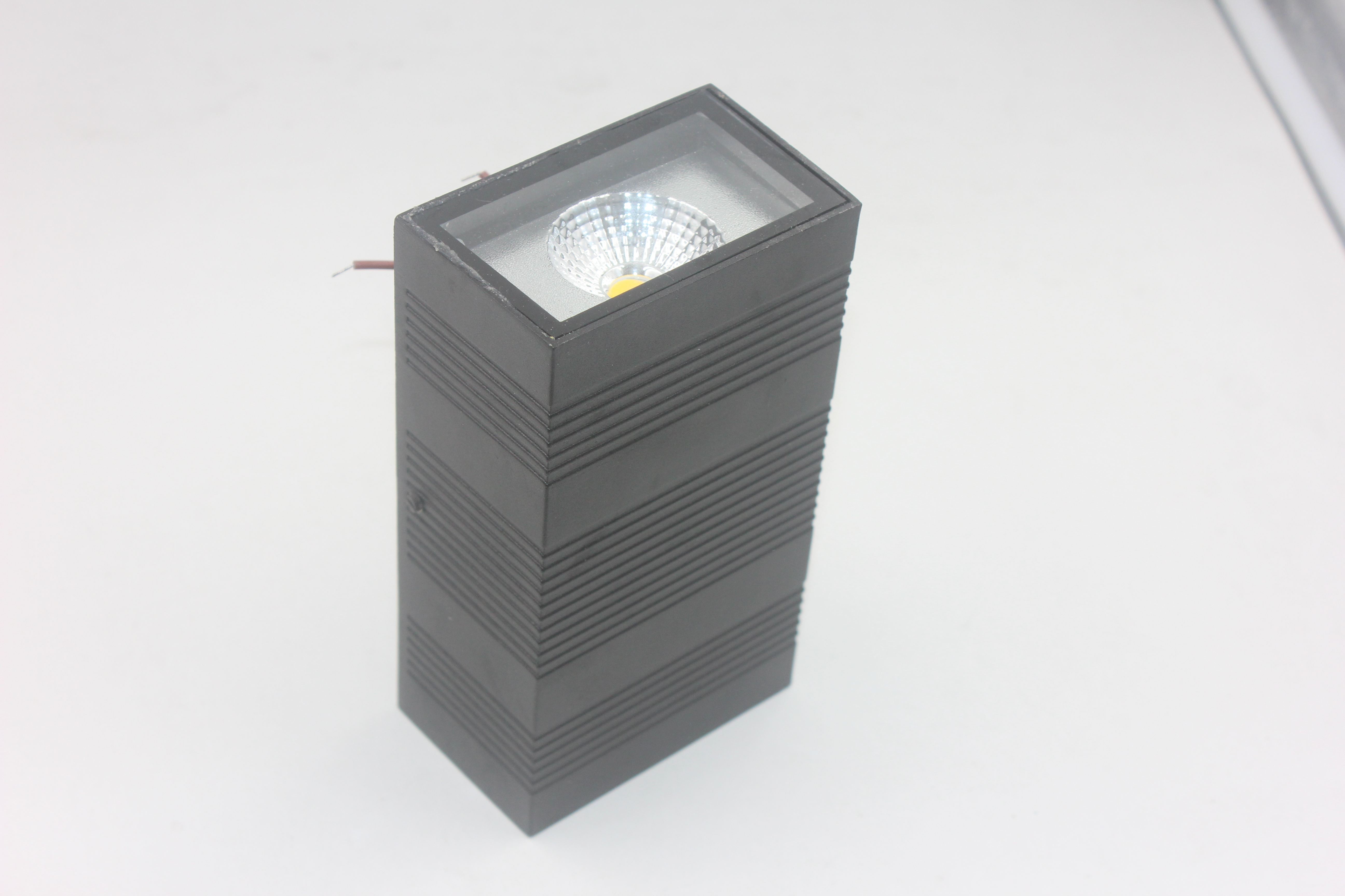 Up And Down COB Modern LED Wall Lamps 12W Indoor Lighting Wall Mounted Waterproof Wall Sconce