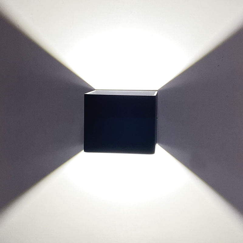 Cube wall lamp