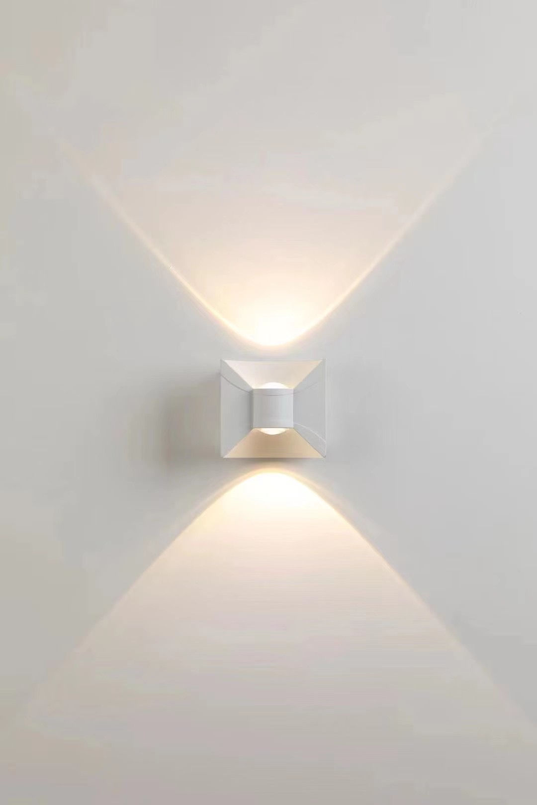 IP65 waterproof up and down outdoor indoor wall lamp hot sale 6W wall light high quality
