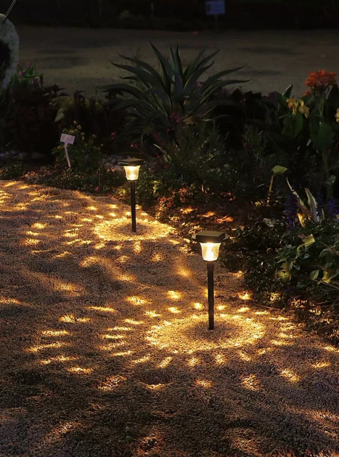 Solar lawn lamp