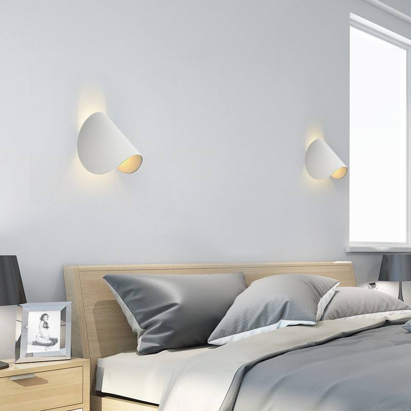 Rotatable white wall lamp