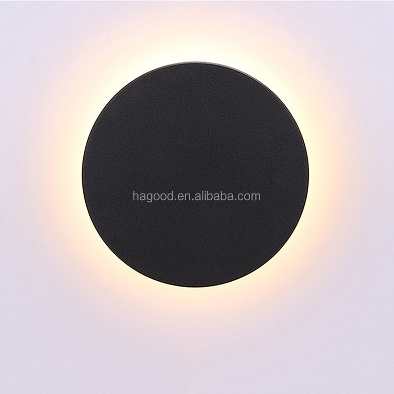 Circular wall lamp