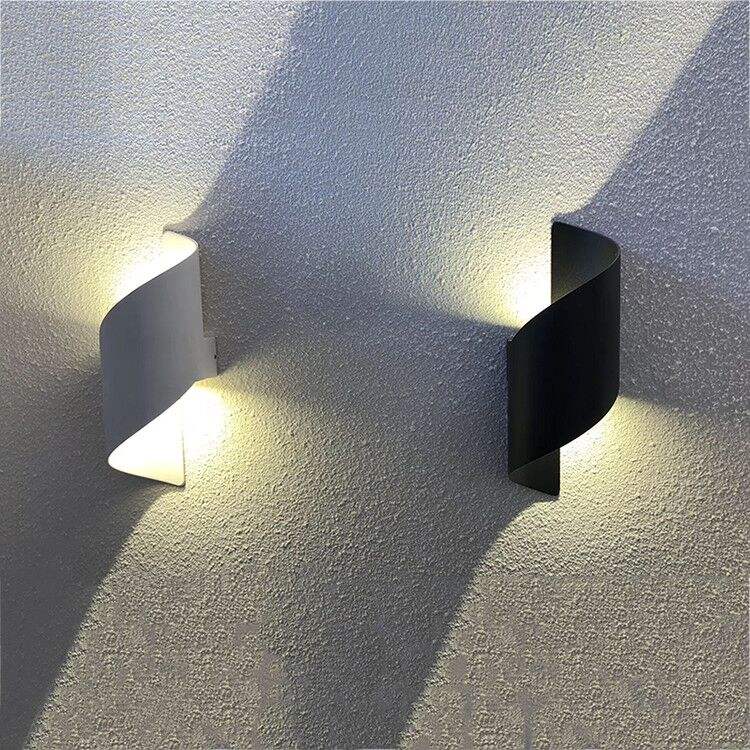 black outdoor wall sconce