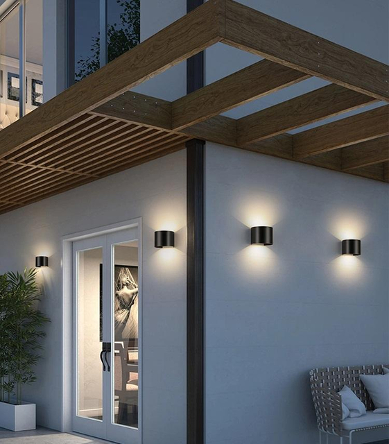 Decorative LED Light Modern Semicircular Waterproof Wall Lamp And Outdoor Lighting Up And Down Wall Lighting