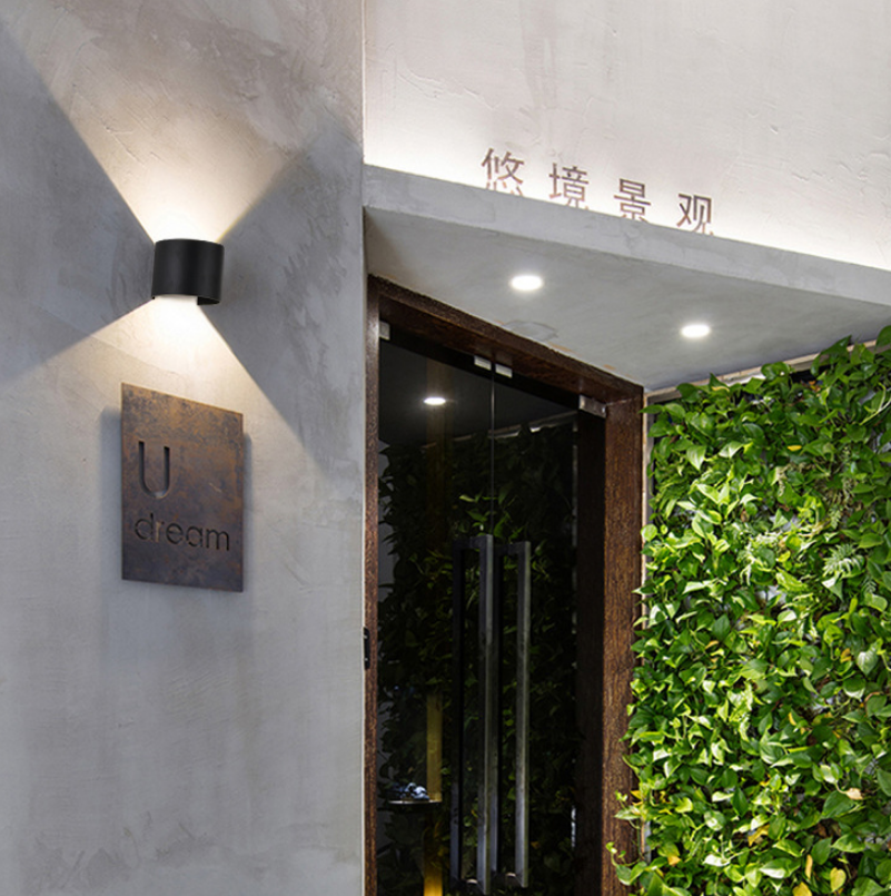 black outdoor wall sconce